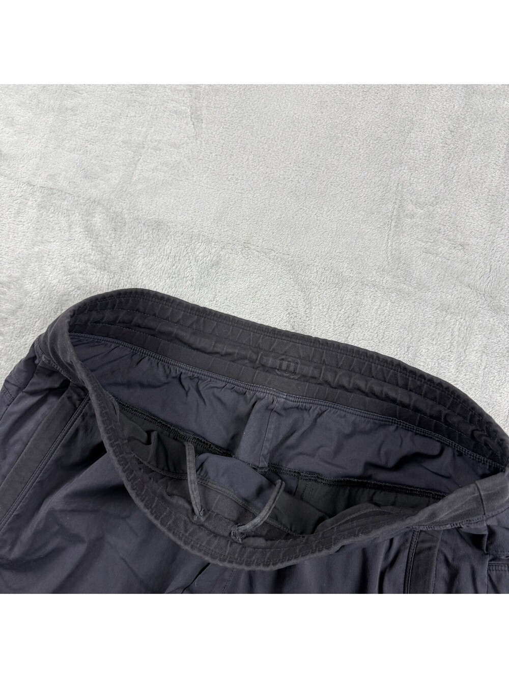 Lululemon Men Black Great Wall Pant Size L Cuffs Cinch Pocket straight Leg RLX - Picture 10 of 11